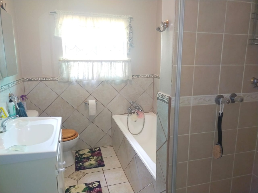 4 Bedroom Property for Sale in Kroondal North West